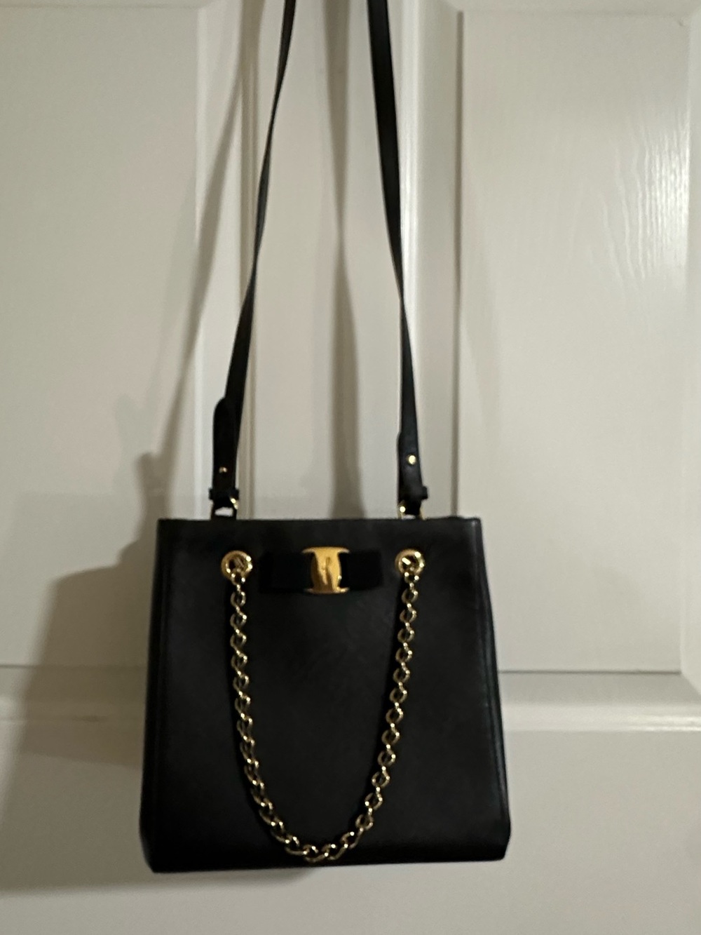 Salvatore Ferragamo Black Leather Shoulder Bag with Gold Chain and Vara Bow - Picture 10 of 10